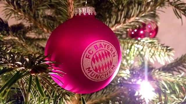 国防部新闻发言人吴谦介绍《互联网军事信息传播管理办法》有关情况.